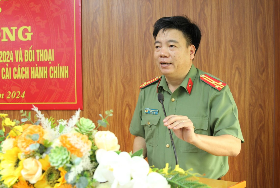 Đồng chí Thượng tá Nguyễn Trọng Khanh, Trưởng phòng Phòng Công tác Đảng và công tác chính trị phát biểu tại buổi lễ 