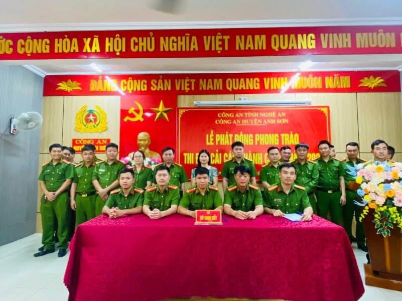 Ký cam kết thực hiện phong trào thi đua CCHC năm 2024