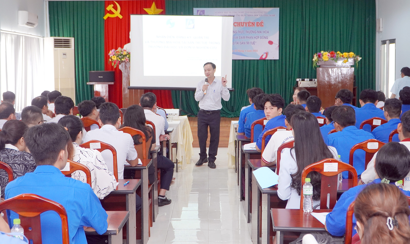 Ông Trần Giang Khuê, Trưởng Văn phòng phía Nam, Cục Sở hữu trí tuệ trình bày các nội dung  về sở hữu trí tuệ.