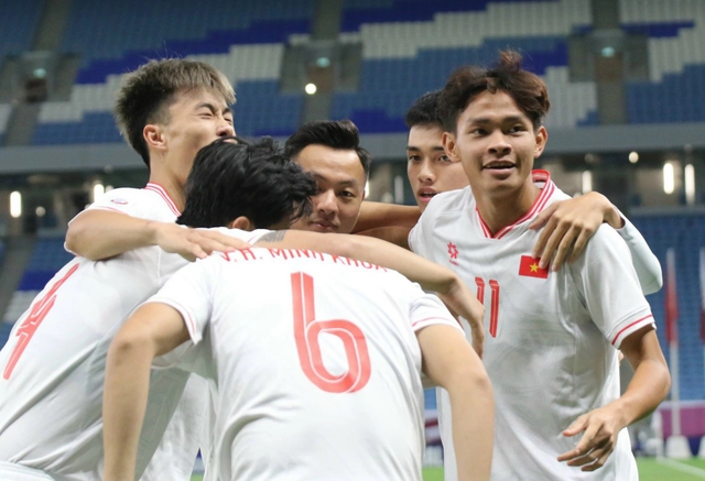 Vĩ Hào tỏa sáng với cú đúp cho U23 Việt Nam ở trận ra quân.
