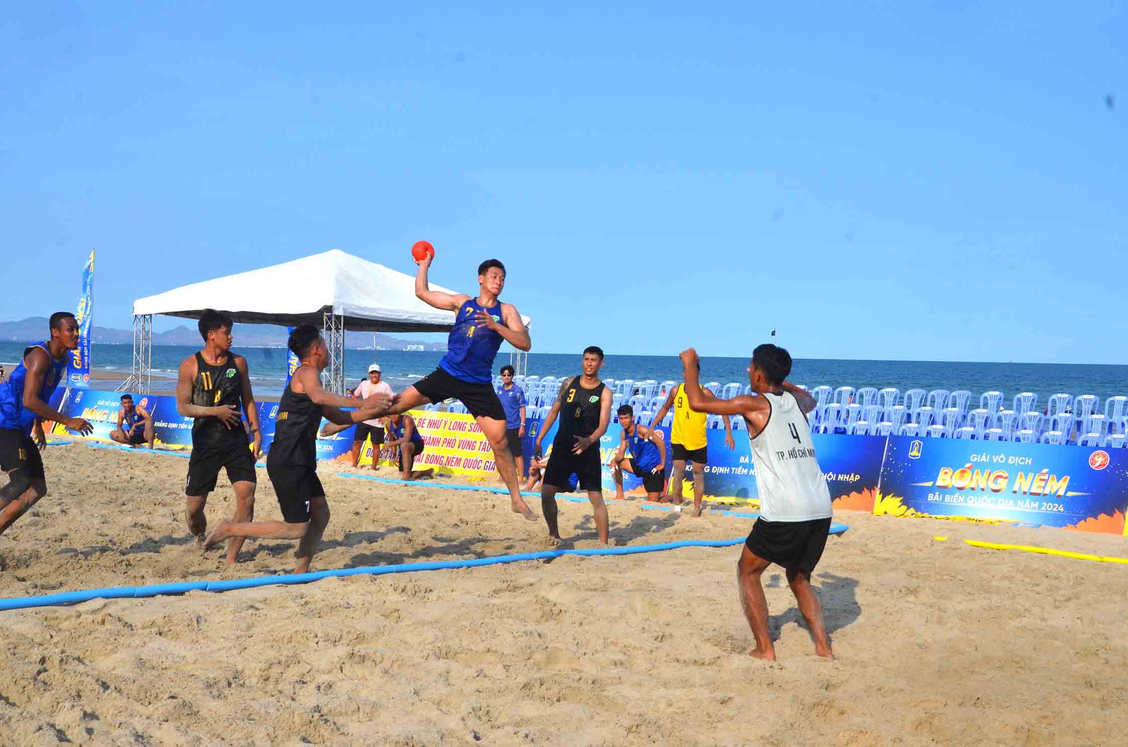 Giải vô địch bóng ném bãi biển quốc gia đang diễn ra tại TP.Vũng Tàu thu hút nhiều đội mạnh trên cả nước tham gia.