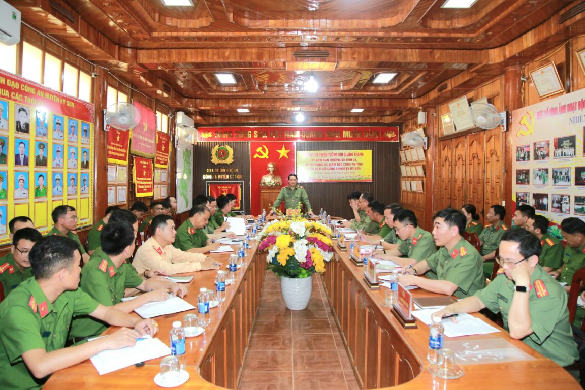 Toàn cảnh buổi làm việc