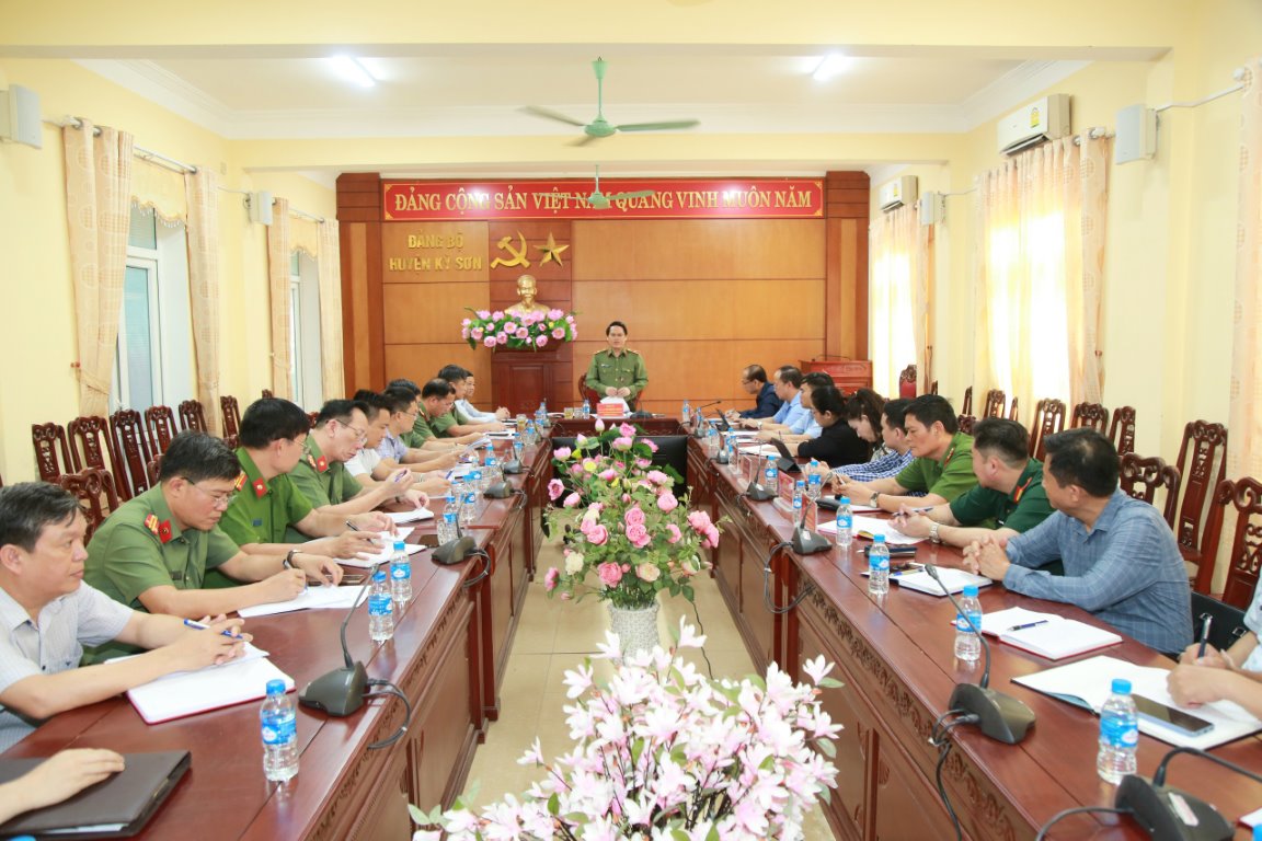 Toàn cảnh buổi làm việc