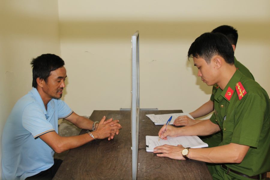   Công an làm việc với đối tượng Nguyễn Tư Dũng