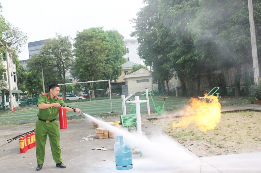 Thực hành các kỹ năng phòng cháy chữa cháy 