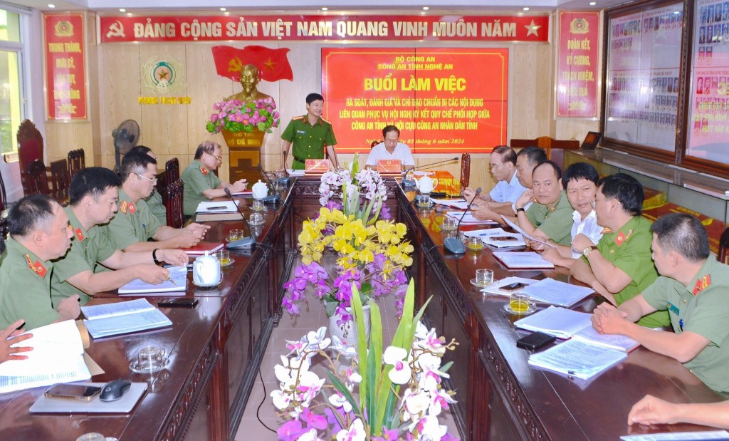  Toàn cảnh buổi làm việc