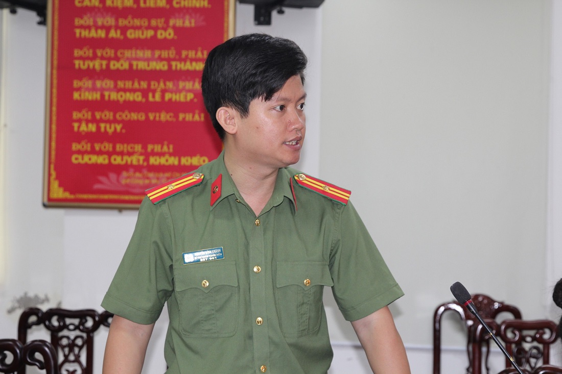 Đại diện lãnh đạo các đơn vị, Ban Thanh niên Công an tỉnh phát biểu 