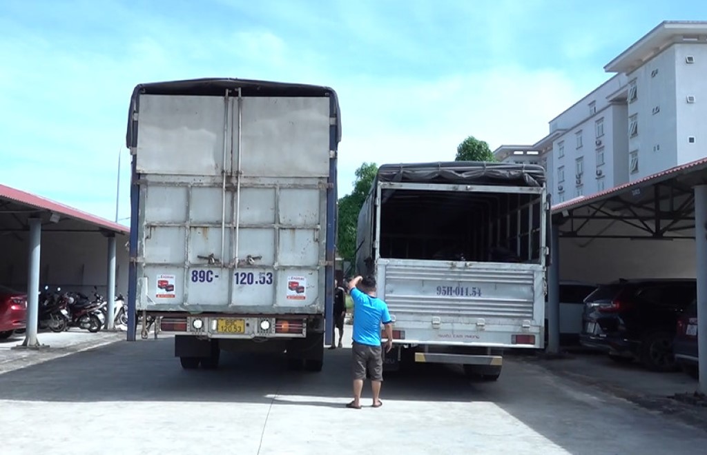 02 xe tải được Lý Nhật Quý Cường chỉ đạo vận chuyển các xe trộm cắp được đưa qua biên giới