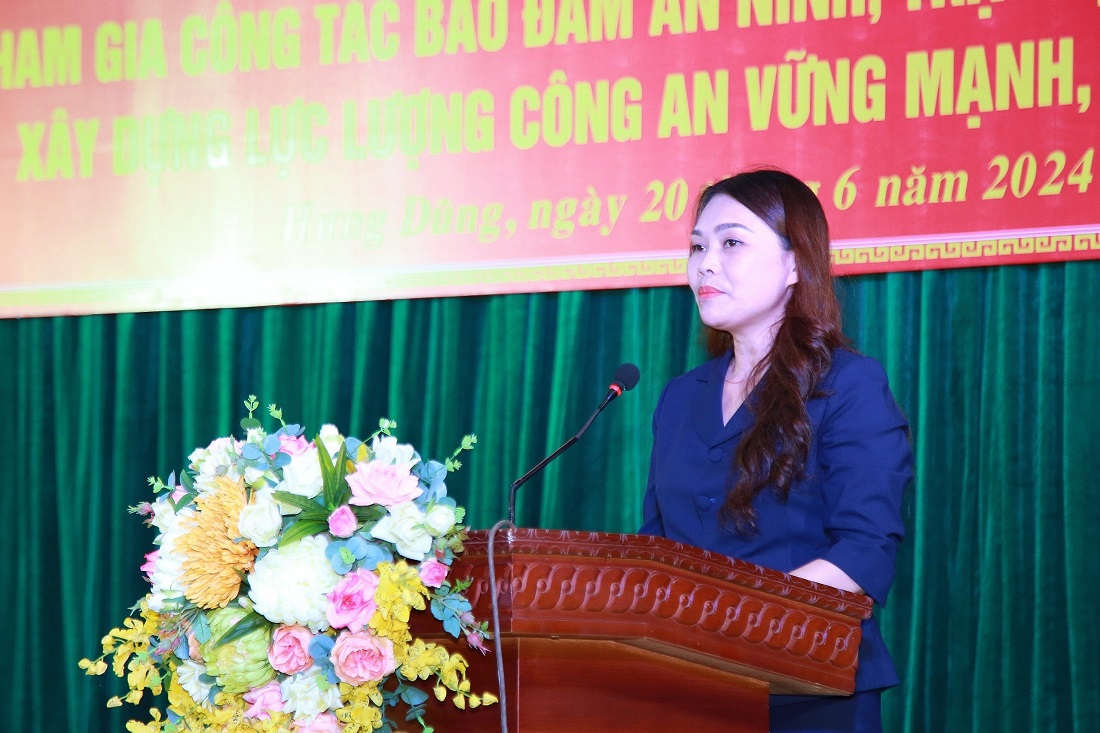 Đồng chí Trần Thị Cẩm Tú - Phó Chủ tịch UBND thành phố Vinh phát biểu tại Hội nghị ra mắt mô hình