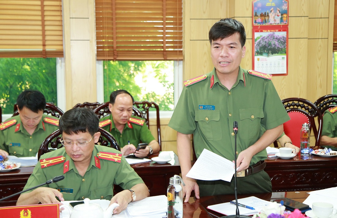 Lãnh đạo các phòng phát biểu tại Hội nghị