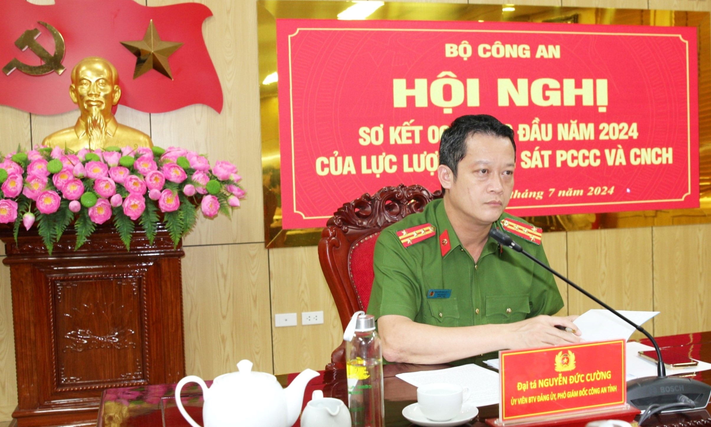 Đồng chí Đại tá Nguyễn Đức Cường, Phó Giám đốc Công an tỉnh chủ trì tại điểm cầu Công an tỉnh Nghệ An