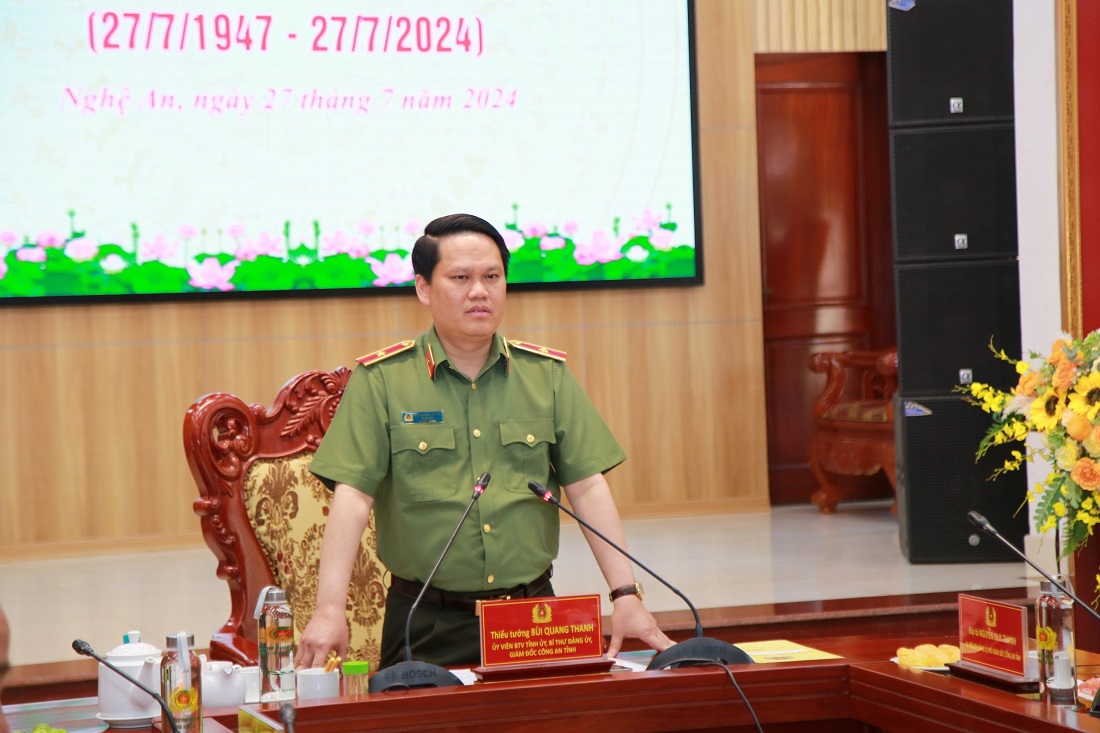 Đồng chí Thiếu tướng Bùi Quang Thanh, Ủy viên Ban Thường vụ Tỉnh ủy, Giám đốc Công an tỉnh phát biểu tại buổi gặp mặt