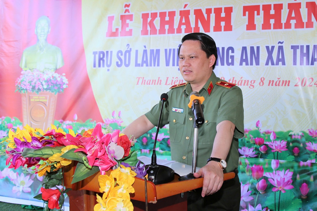 Đồng chí Thiếu tướng Bùi Quang Thanh, Ủy viên Ban Thường vụ Tỉnh ủy, Bí thư Đảng ủy, Giám đốc Công an tỉnh phát biểu tại buổi lễ