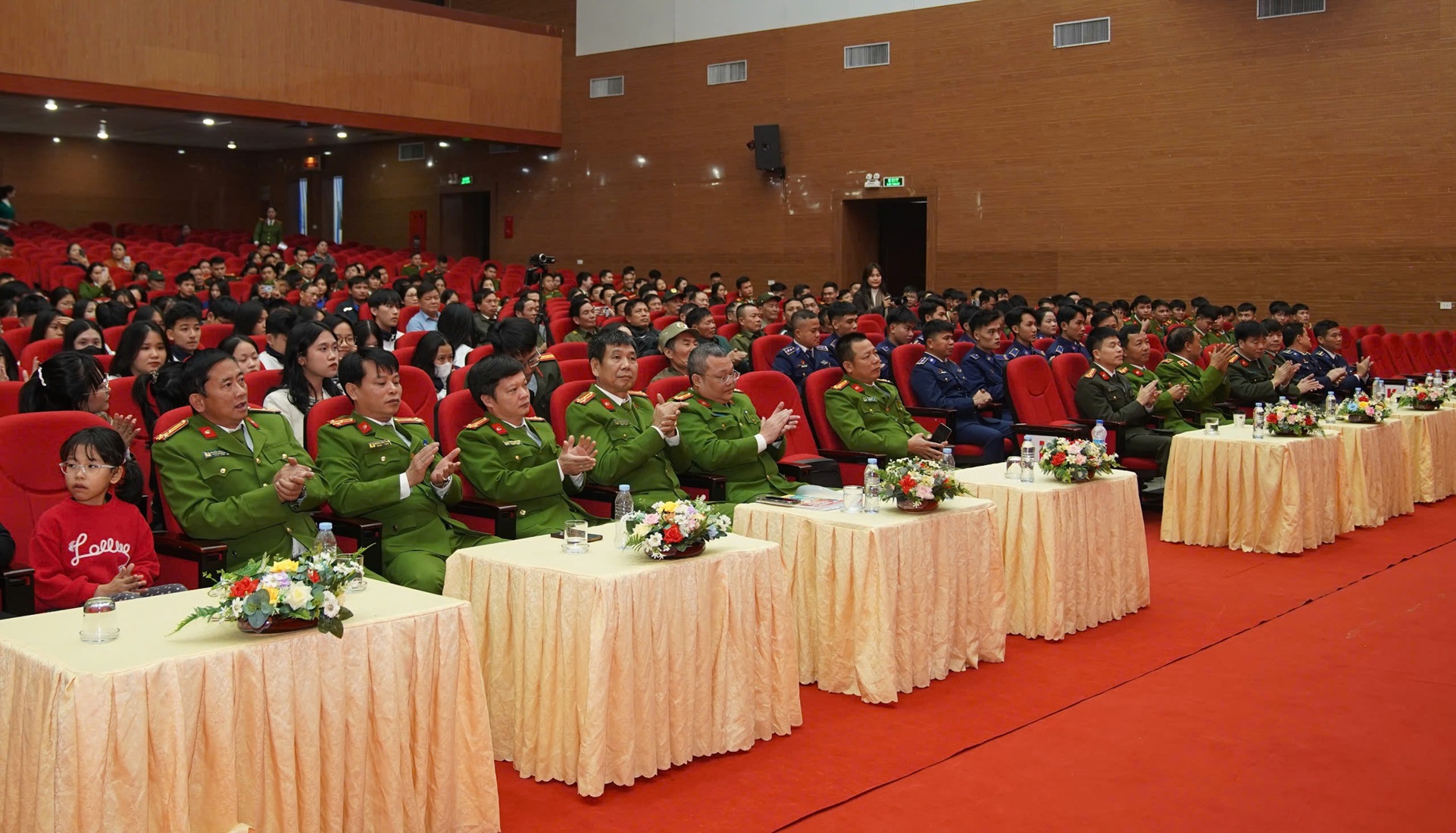 Đại biểu tham dự chương trình