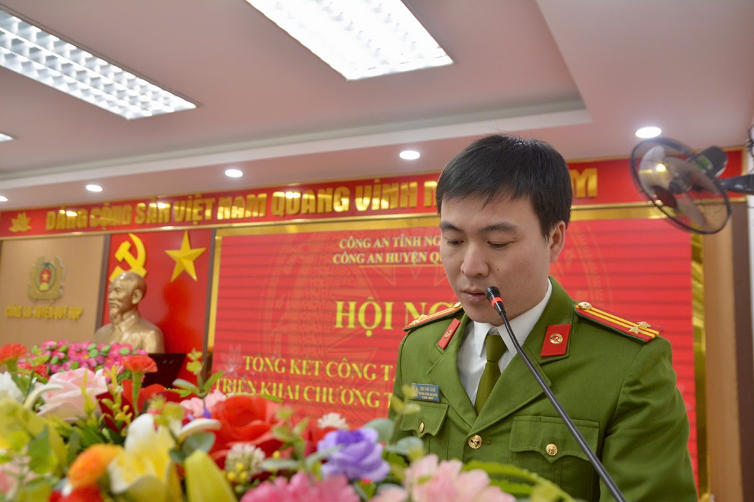 Đồng chí Trung tá Ngô Anh Tuấn – Trưởng Công an huyện phát biểu tại Hội nghị