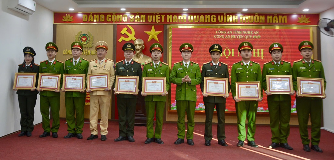 Nhiều tập thể, cá nhân Công an huyện Quỳ Hợp đạt thành tích xuất sắc trong công tác, chiến đấu được trao thưởng các danh hiệu thi đua
