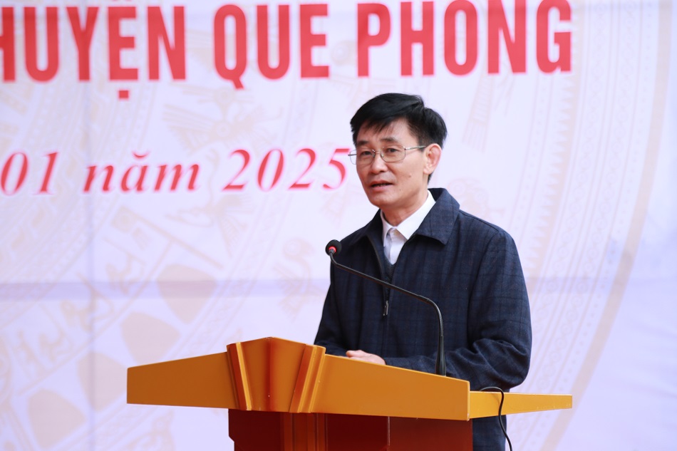 Đồng chí Trương Minh Cương, Bí thư Huyện ủy Quế Phong phát biểu tại buổi lễ
