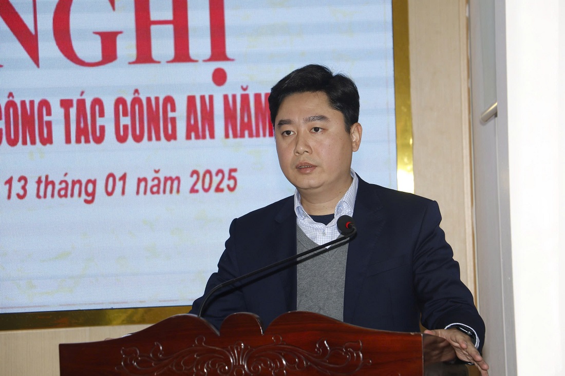 Đồng chí Lê Văn Lương - Ủy viên Ban chấp hành Đảng bộ tỉnh, Bí thư huyện ủy Tương Dương đánh giá cao các mặt công tác của Công an huyện Tương Dương trong thời gian vừa qua