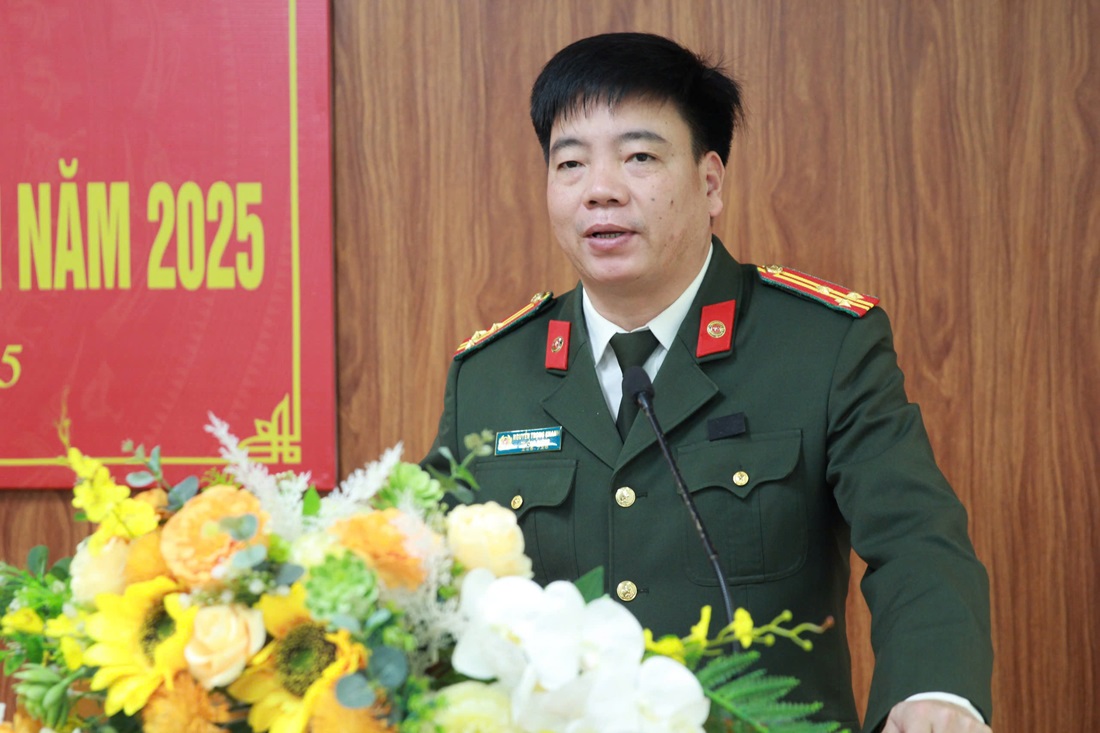 Đồng chí Thượng tá Nguyễn Trọng Khanh - Trưởng phòng Công tác đảng và công tác chính trị phát biểu tại Hội nghị