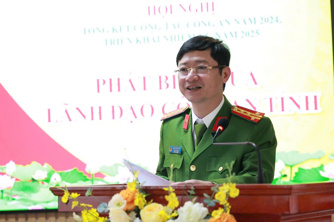 Phát huy những thành tích đạt được, đồng chí Đại tá Trần Ngọc Tuấn, Phó Giám đốc Công an tỉnh yêu cầu trong năm 2025, Công an thị xã Hoàng Mai nỗ lực vượt qua khó khăn, đoàn kết, đồng lòng thực hiện hiệu quả các nhiệm vụ trọng tâm đã đề ra
