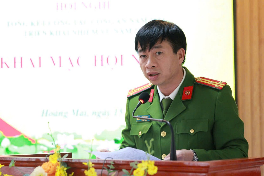 Đồng chí Thượng tá Trần Phúc Tú, Trưởng Công an thị xã Hoàng Mai phát biểu
