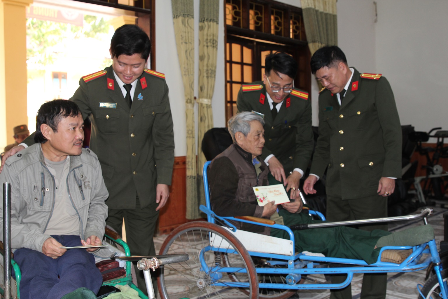 Công an Nghệ An thăm, chúc Tết thương, bệnh binh Trung tâm Điều dưỡng thương binh và Khu Điều dưỡng Thương binh tâm thần kinh Nghệ An