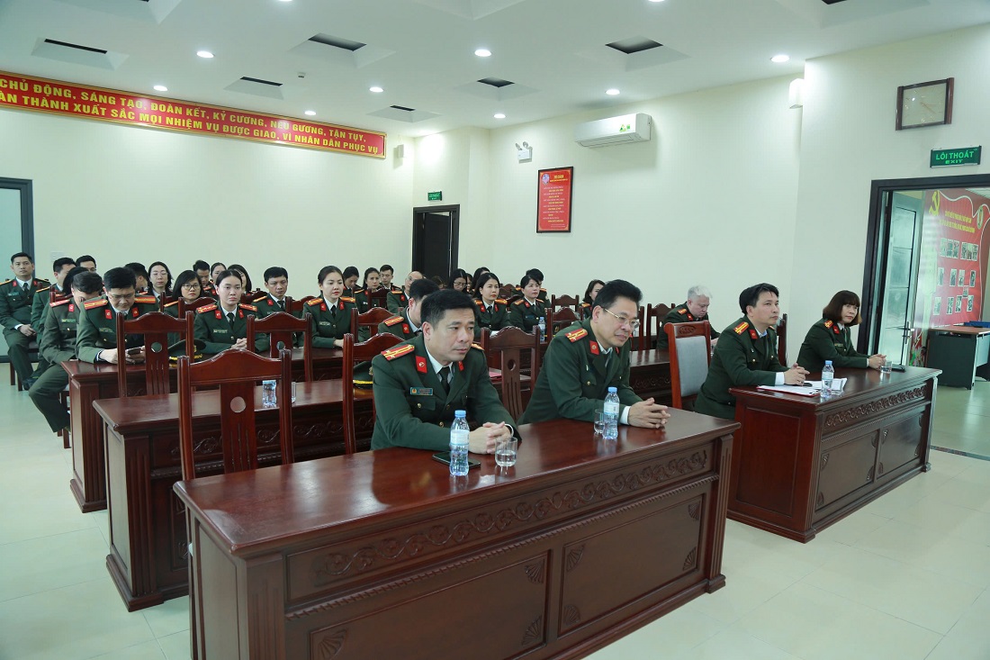 Lãnh đạo và cán bộ, chiến sỹ tại buổi lễ phát động