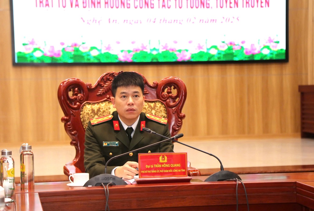 Tại điểm cầu Công an Nghệ An, đồng chí Đại tá Trần Hồng Quang - Phó Bí thư Đảng ủy, Phó Giám đốc Công an tỉnh chủ trì Hội nghị