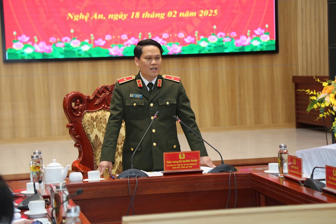 Đồng chí Thiếu tướng Bùi Quang Thanh - Ủy viên Ban Thường vụ Tỉnh ủy, Bí thư Đảng ủy, Giám đốc Công an tỉnh chủ trì Hội nghị