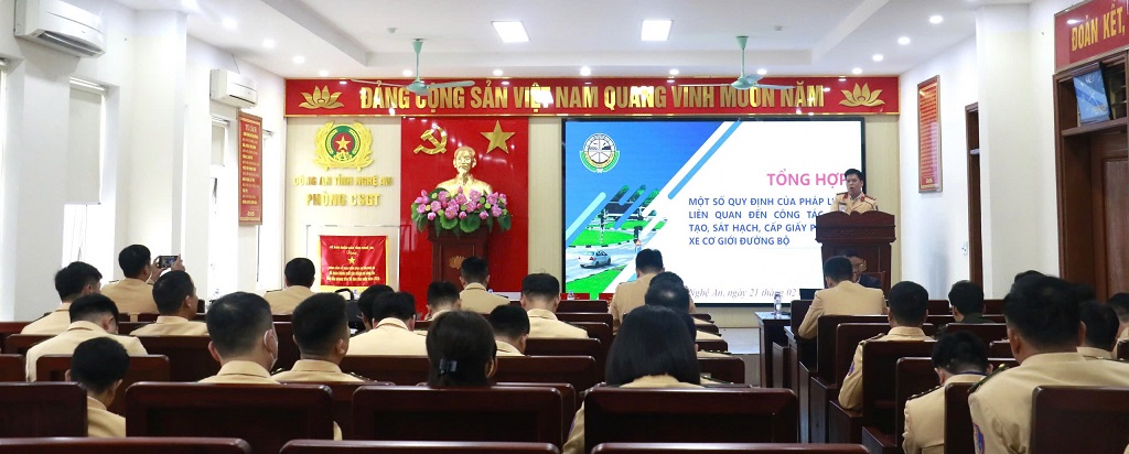 Trước đó, Công an tỉnh Nghệ An đã tiếp nhận và chuẩn bị tốt các điều kiện đảm bảo thực hiện nhiệm vụ quản lý nhà nước về về sát hạch, cấp giấy phép lái xe từ Sở Giao thông vận tải