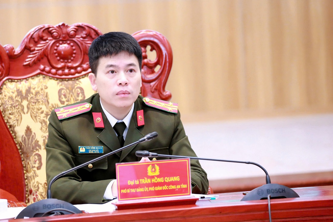 Đồng chí Trần Hồng Quang, Phó Bí thư Đảng ủy, Phó Giám đốc Công an tỉnh Nghệ An chủ trì Hội nghị tại điểm cầu Nghệ An