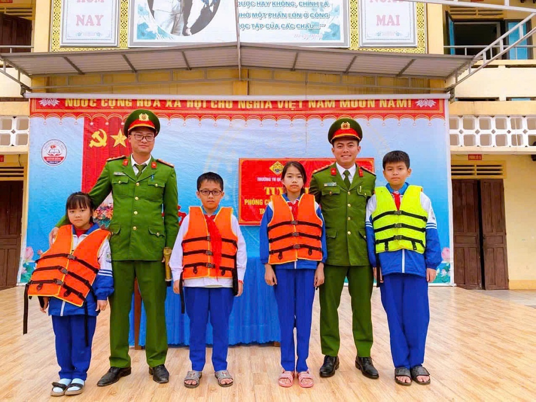 Hướng dẫn kỹ năng sử dụng áo phao 