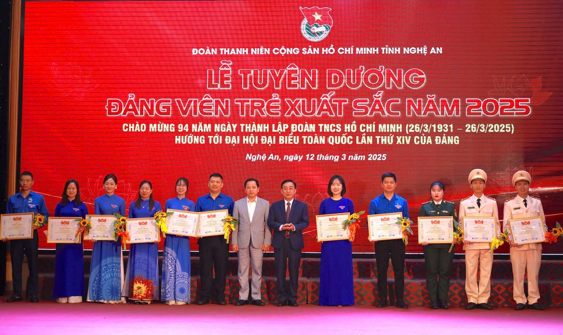 Các cá nhân tiêu biểu đạt danh hiệu đảng viên trẻ xuất sắc năm 2025
