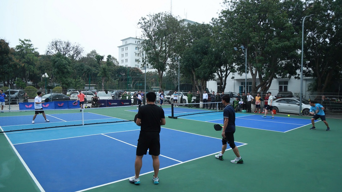 Sau lễ ra mắt, các thành viên câu lạc bộ pickleball tham gia thi đấu