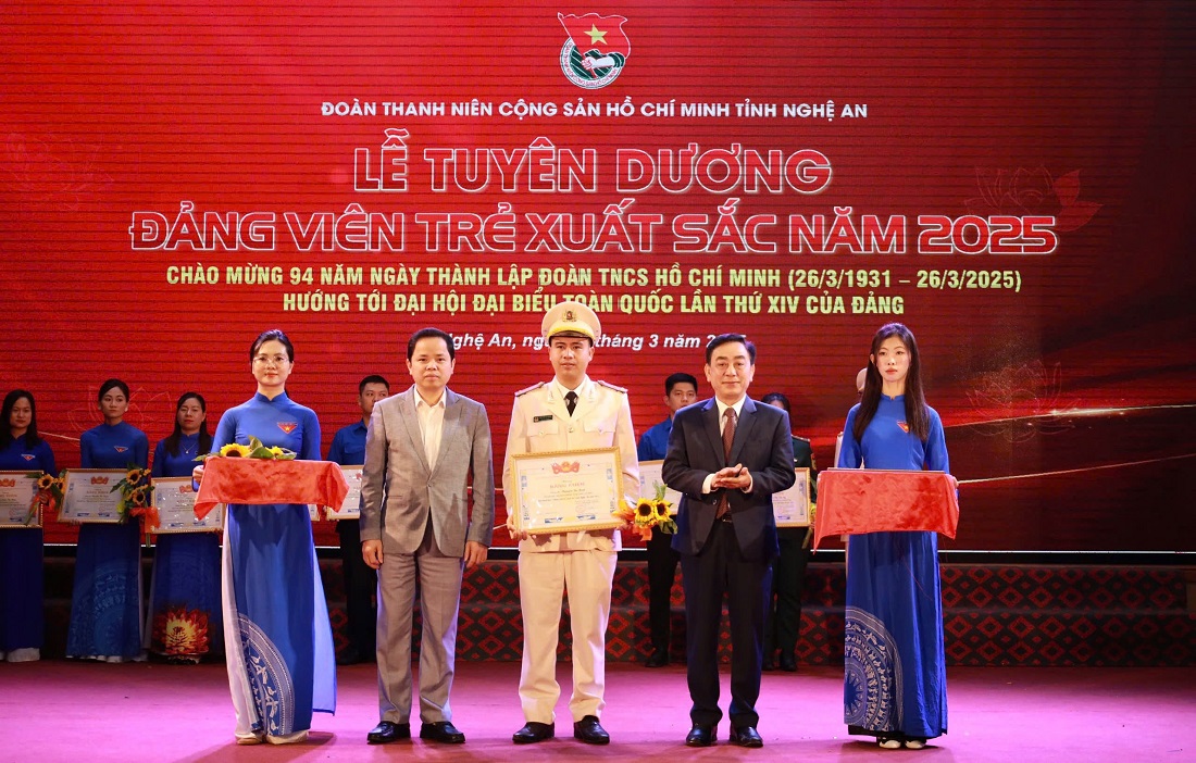 Thượng úy Nguyễn Bá Bình được tuyên dương “Đảng viên trẻ xuất sắc năm 2025”