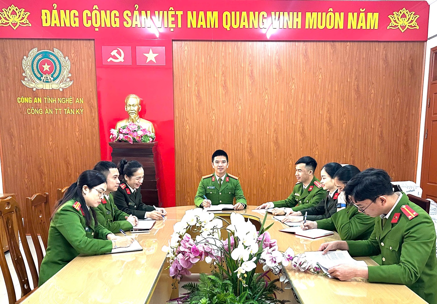 Chỉ trong một thời gian ngắn, với tinh thần trách nhiệm của người chiến sỹ CAND Công an thị trấn Tân Kỳ đã ngăn chặn kịp thời 04 trường hợp có ý định tự tử trên địa bàn