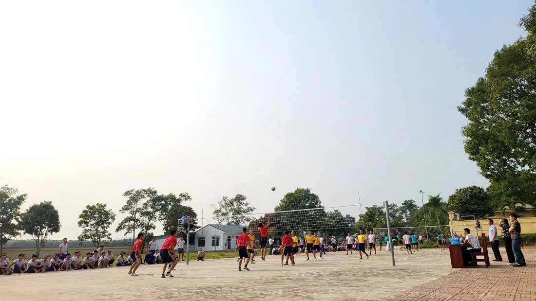 Giải bóng chuyền được Cơ sở cai nghiện ma túy số 2 - Phòng Cảnh sát điều tra tội phạm về ma tuý Công an tỉnh tổ chức nhằm giúp học viên cai nghiện rèn luyện thể lực, thực hiện tốt quy trình cai nghiện, chữa bệnh để tái hòa nhập cộng đồng
