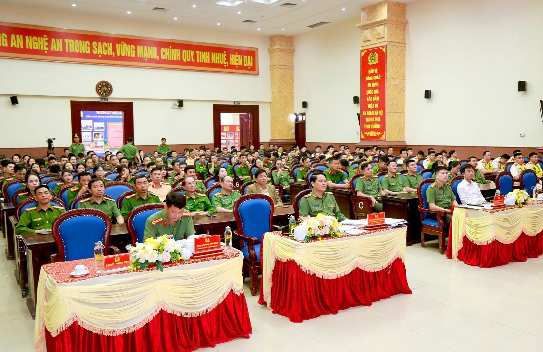 Các đại biểu tham dự buổi tọa đàm