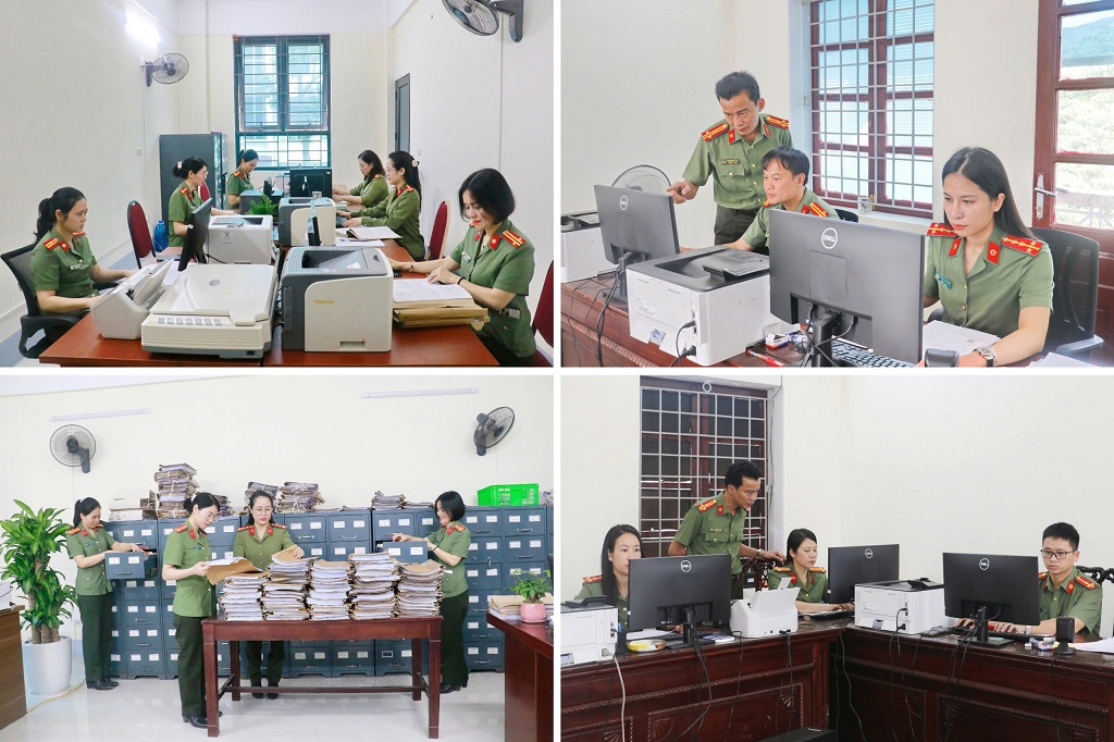 Cán bộ Phòng Hồ sơ nghiệp vụ miệt mài với nhiệm vụ được giao