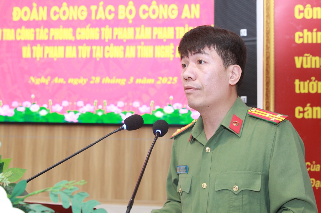 Đại diện lãnh đạo các phòng Công an tỉnh báo cáo kết quả công tác đấu tranh phòng, chống tội phạm xâm phạm trật tự xã hội và tội phạm ma túy tại Nghệ An trong tháng 02/2025 và thảo luận những khó khăn vướng mắc trên các mặt công tác