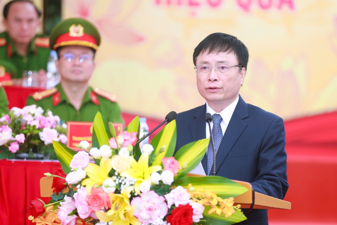 Đồng chí Bùi Đình Long, Ủy viên Ban Chấp hành Đảng bộ, Phó Chủ tịch UBND tỉnh Nghệ An phát biểu tại Lễ khai mạc