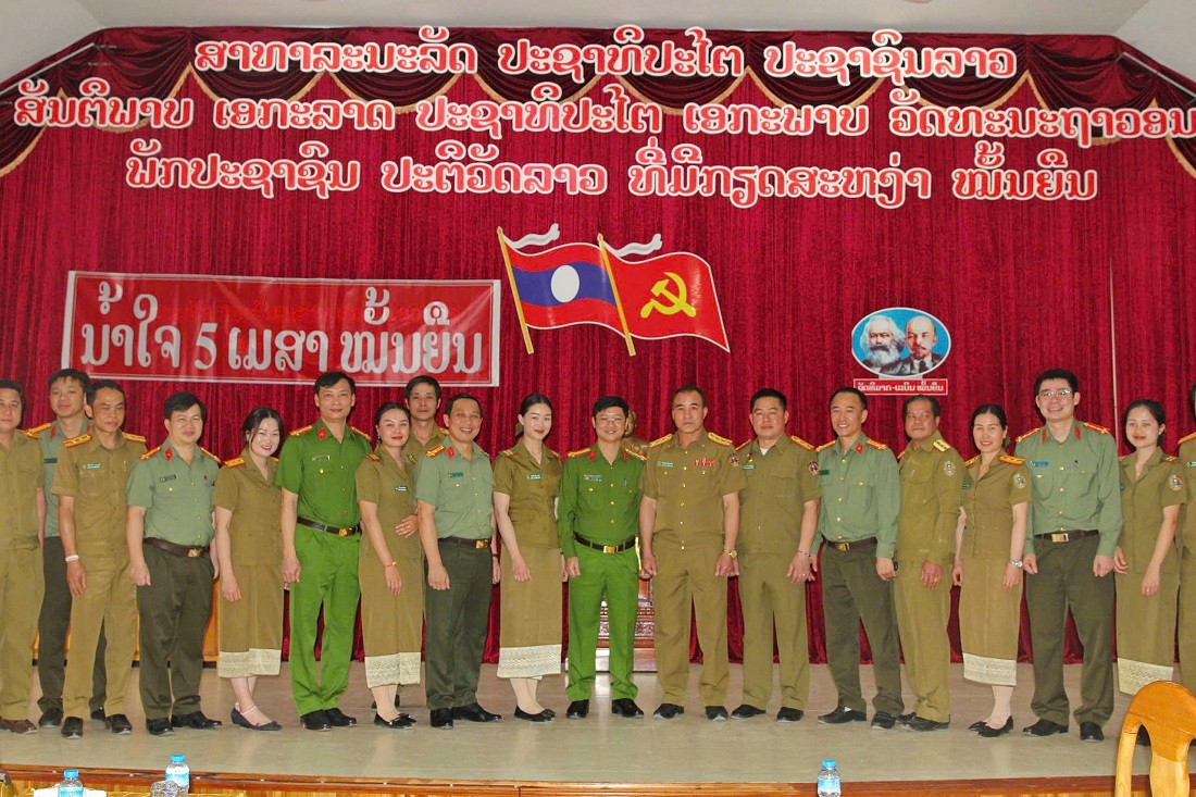 Công an 02 tỉnh chụp ảnh lưu niệm