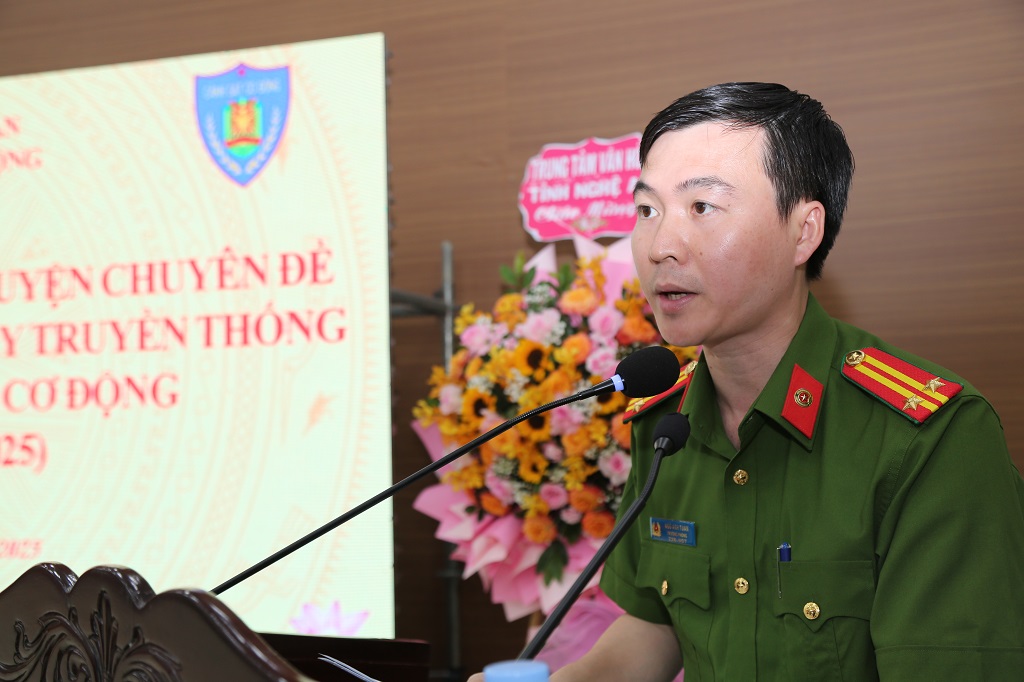 Đại diện Lãnh đạo Phòng Cảnh sát cơ động phát biểu