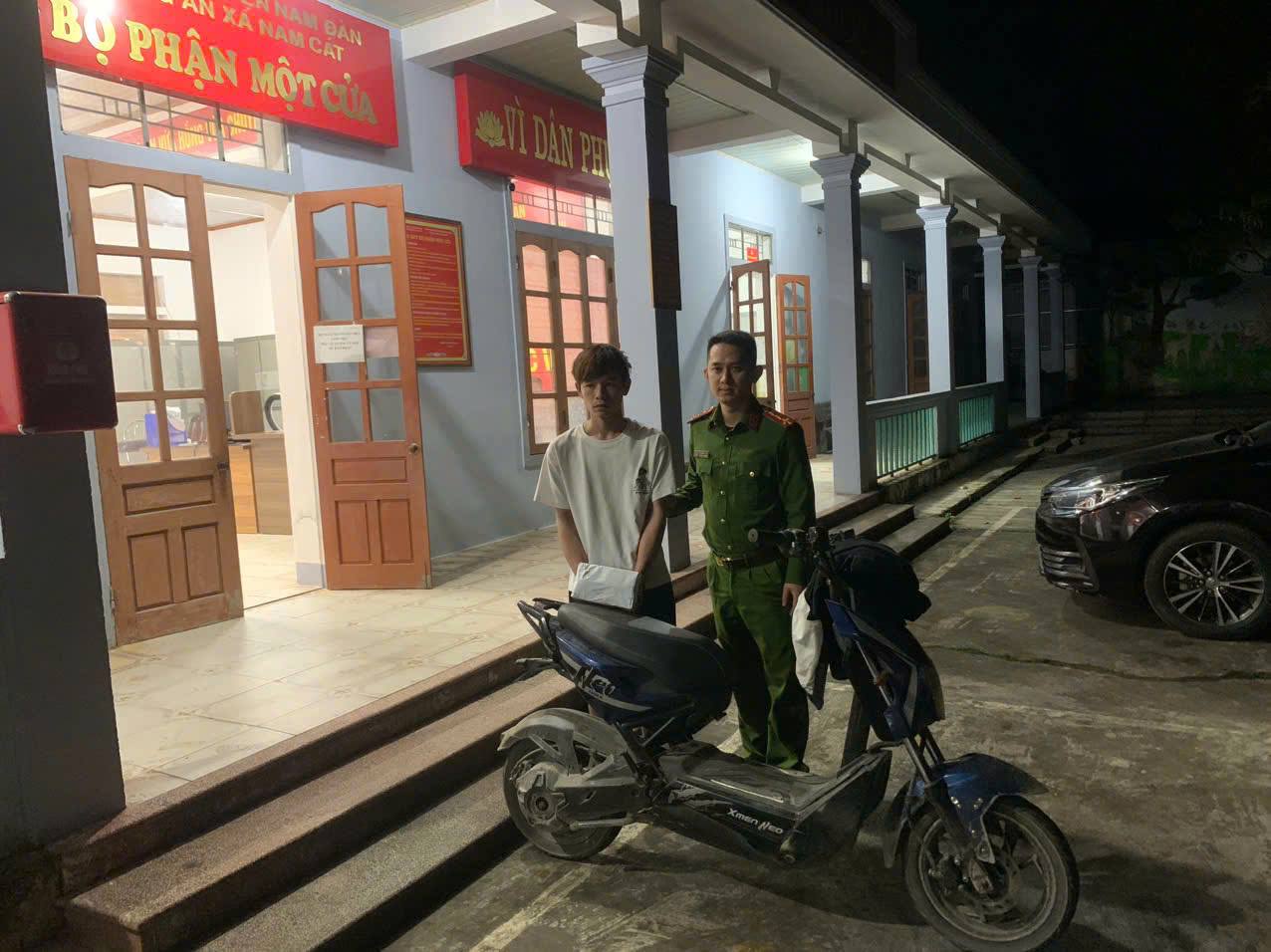 Đối tượng Đậu Đình Đàn bị Công an xã Nam Cát khống chế, bắt giữ thành công