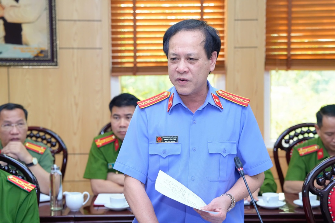 Đồng chí Phan Quý Hương, Phó Viện trưởng Viện kiểm sát nhân dân tỉnh phát biểu