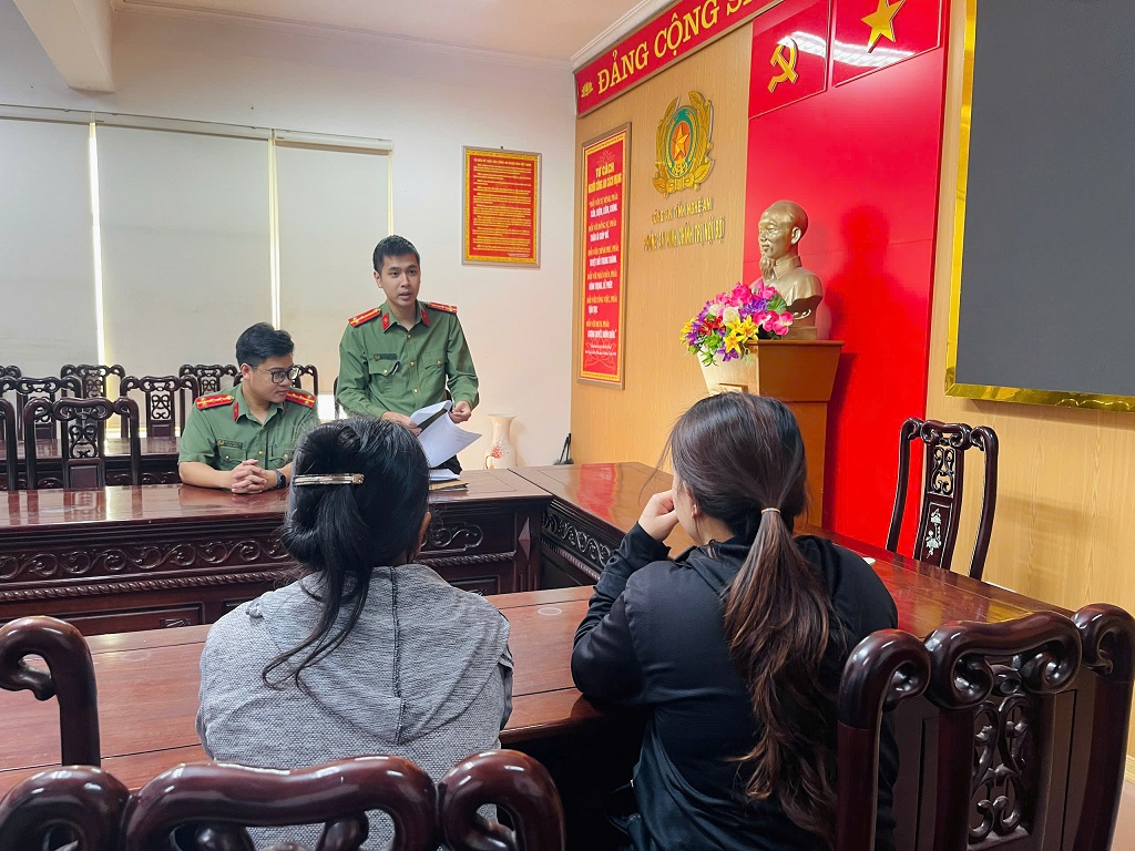 hòng An ninh chính trị nội bộ, Công an Nghệ An đọc quyết định xử phạt hành chính đối với 2 trường hợp đăng thông tin bắt cóc bịa đặt