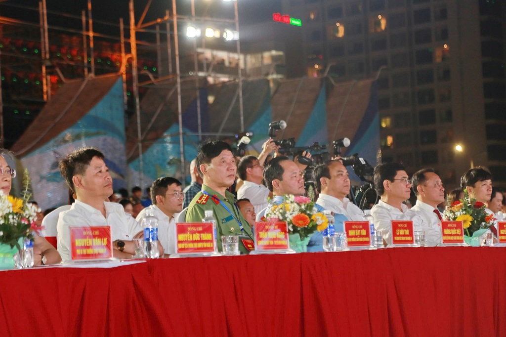 Đồng chí Đại tá Lê Văn Thái, Phó Giám đốc Công an tỉnh tham dự chương trình