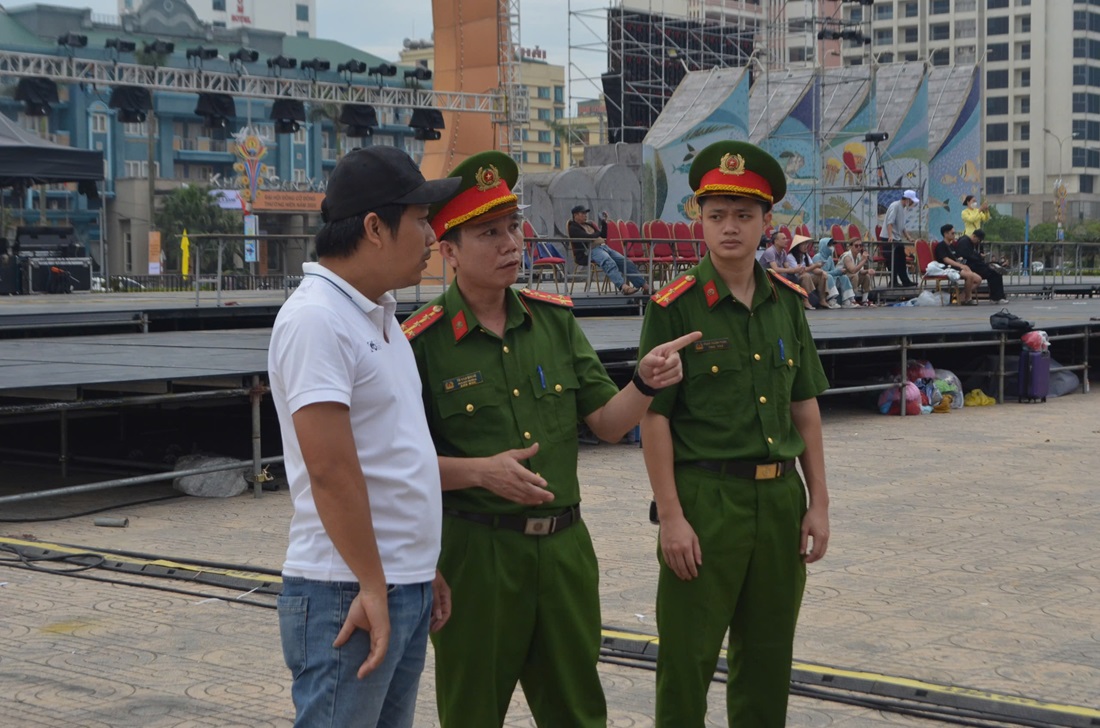Chủ động phối hợp với các lực lượng khác trên địa bàn trao đổi các phương án, kế hoạch đảm bảo an toàn cho người dân và du khách khi đến với biển Cửa Lò 