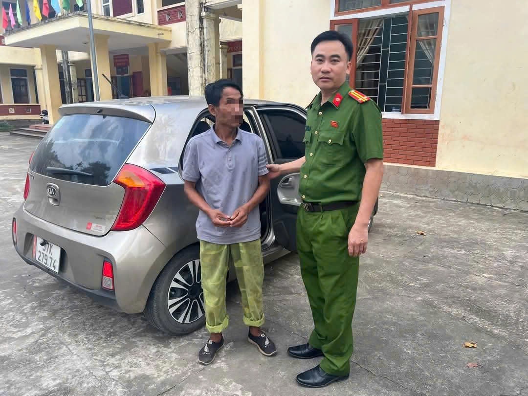 Anh Moong Văn Đ. được Công an xã Yên Na thuê xe đưa về tận nhà