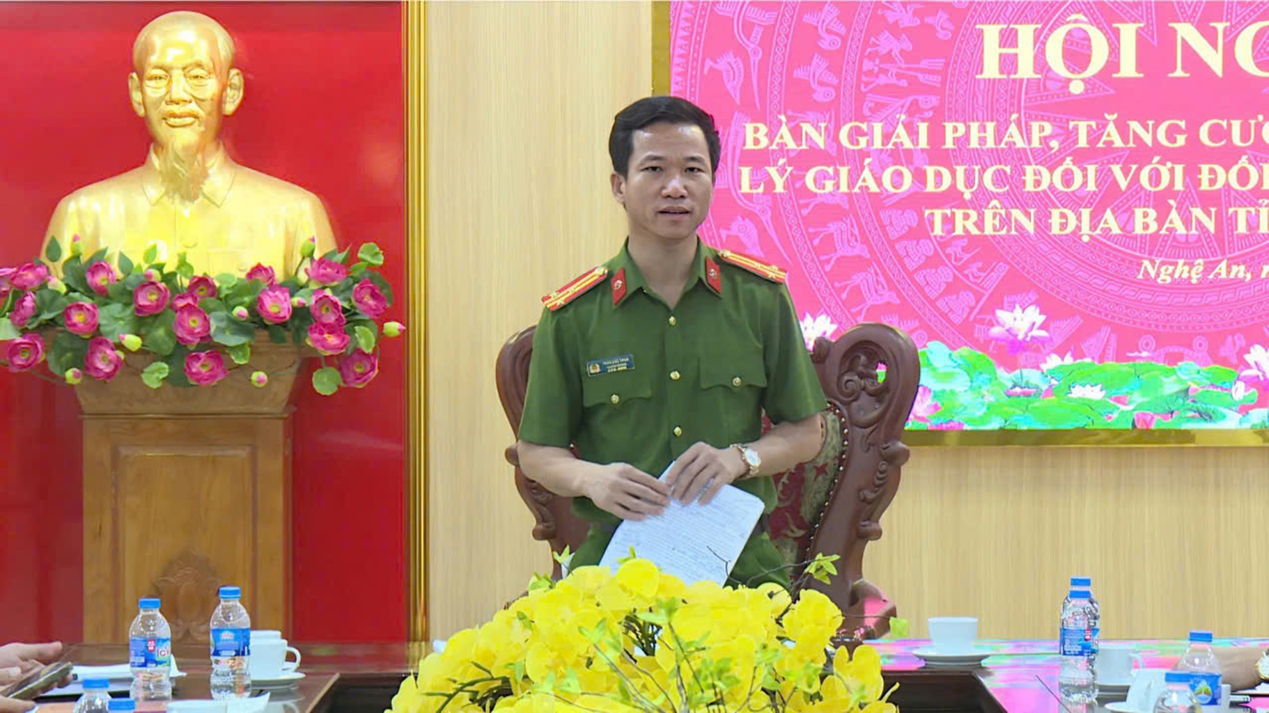 Đồng chí Thượng tá Trần Đức Thân, Trưởng phòng Cảnh sát hình sự phát biểu tại buổi làm việc